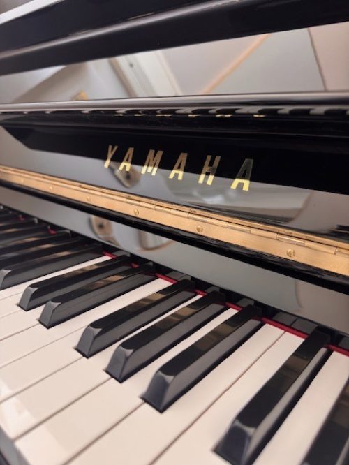 Yamaha U100